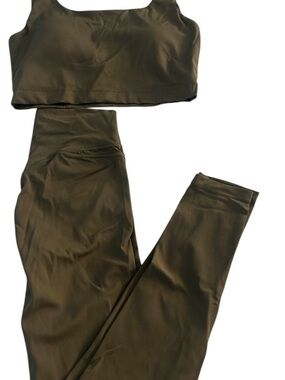 Paragon Fitwear Olive Green High-Waist Leggings & Crop Top Set size Medium